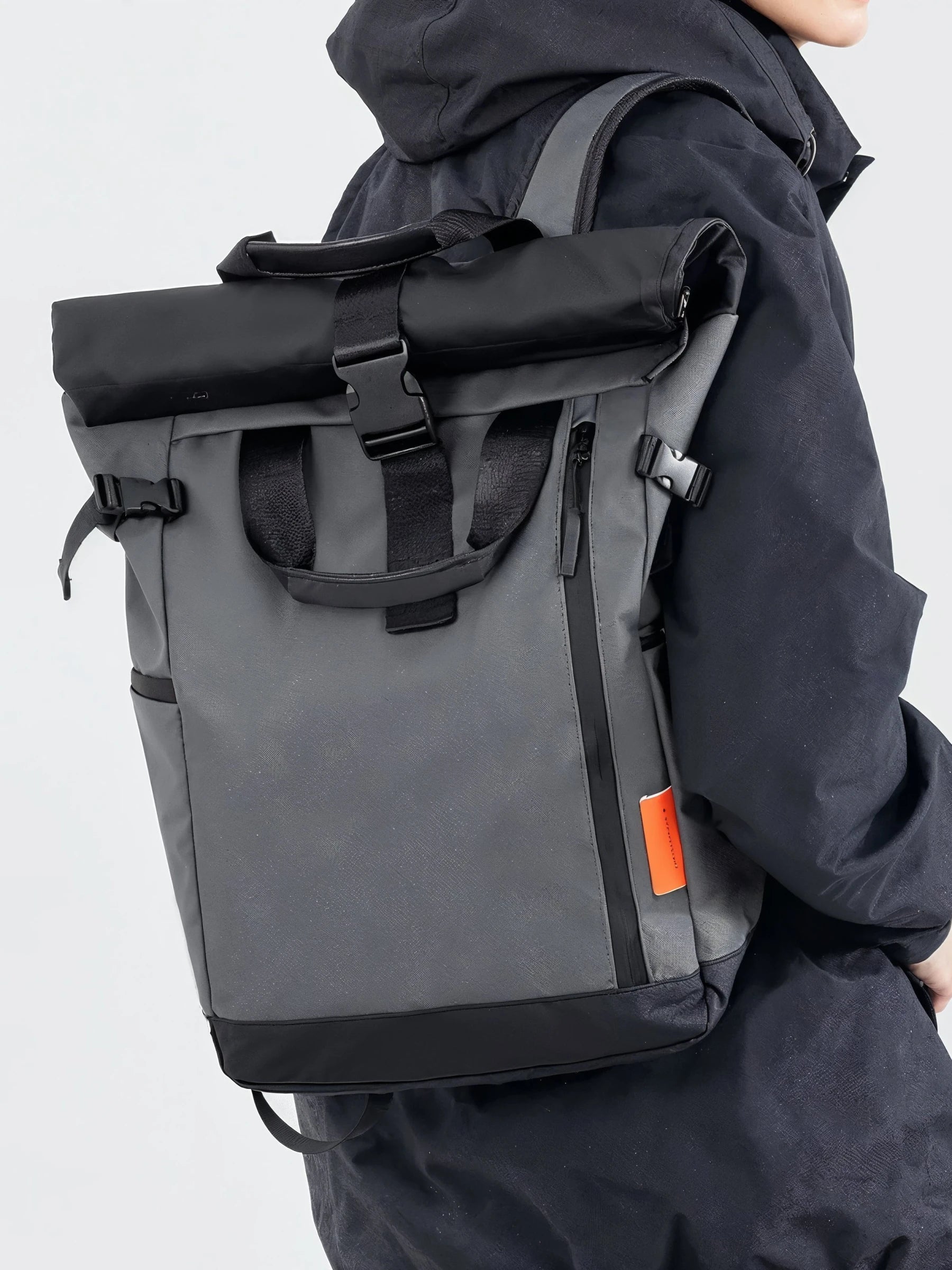 Rolltop-Reiserucksack mit 16-Zoll-Laptopfach – AlpTrek - Mavero
